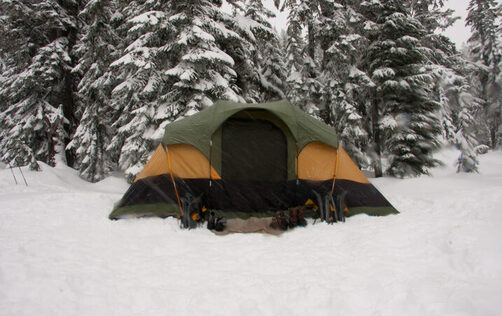 Come posizionare la tenda sulla neve