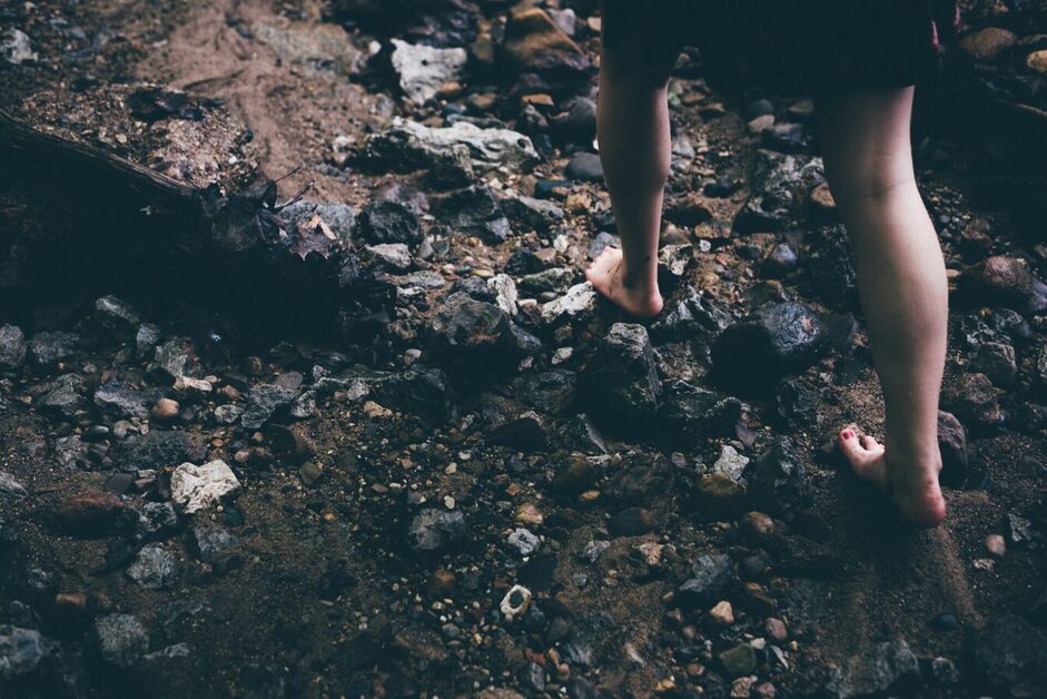 Barefoot Hiking! Camminare scalzi nella natura.AttrezzaturaTrekking.it